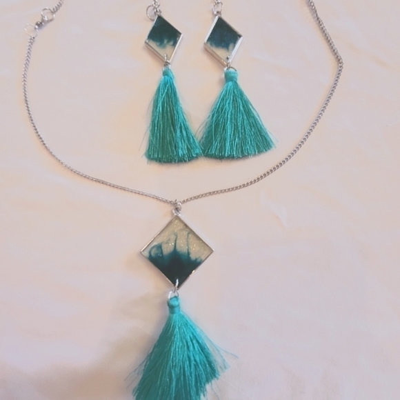 RESIN set of necklace + earrings - Picture 1 of 5